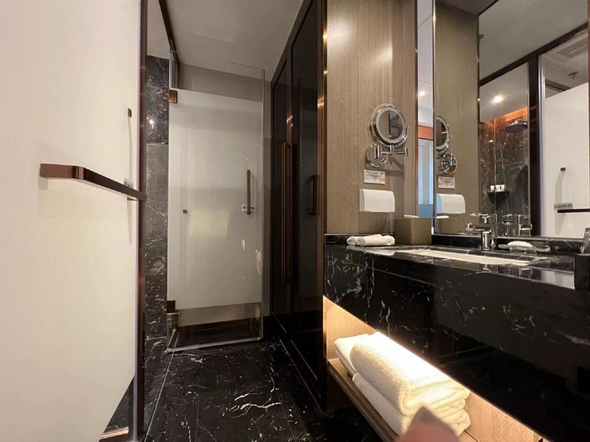 Habitación Deluxe con cama extragrande (30% de descuento en el restaurante chino, excepto bebidas y marisco)